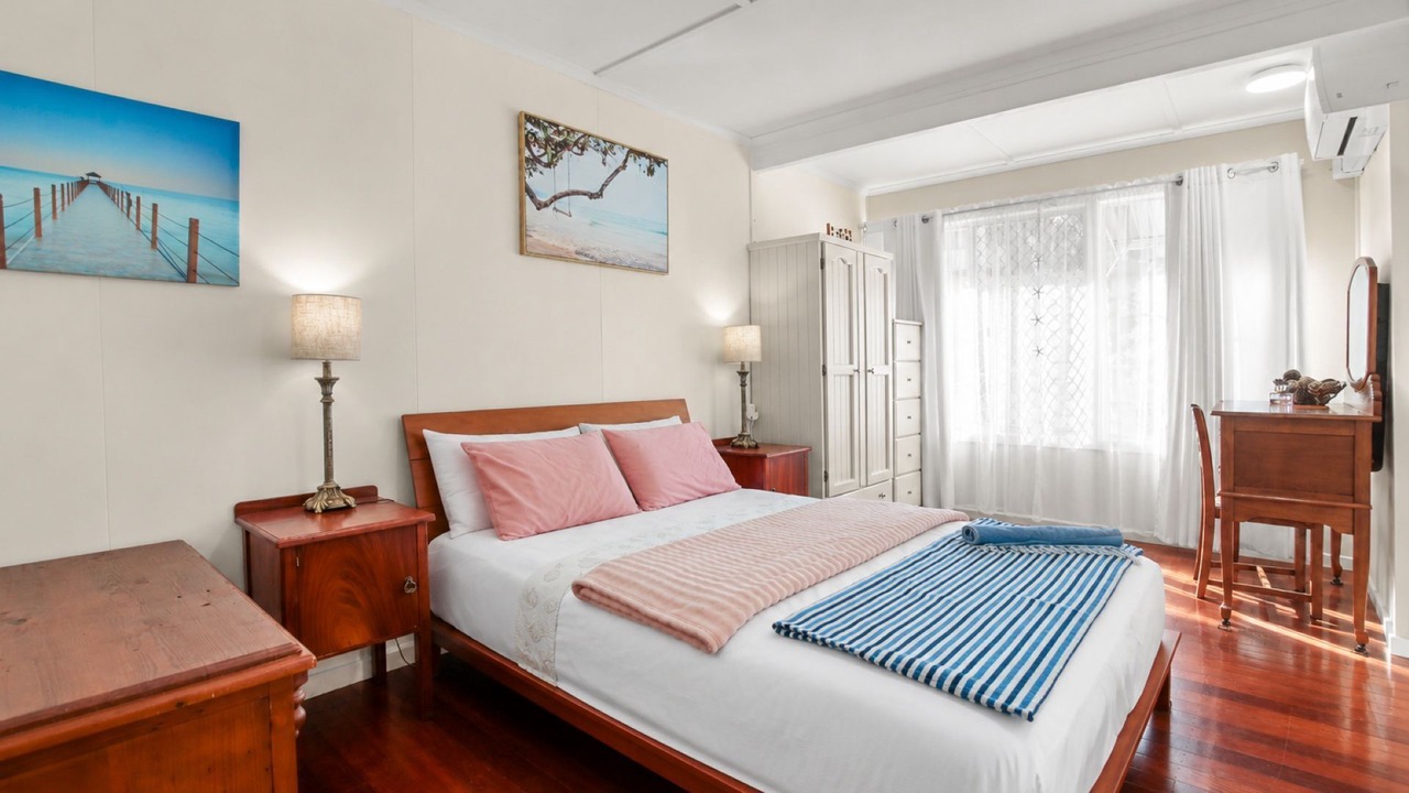 Photo of Bedroom in Golden Beach
