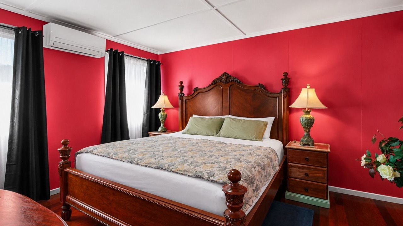 Photo of Bedroom in Golden Beach