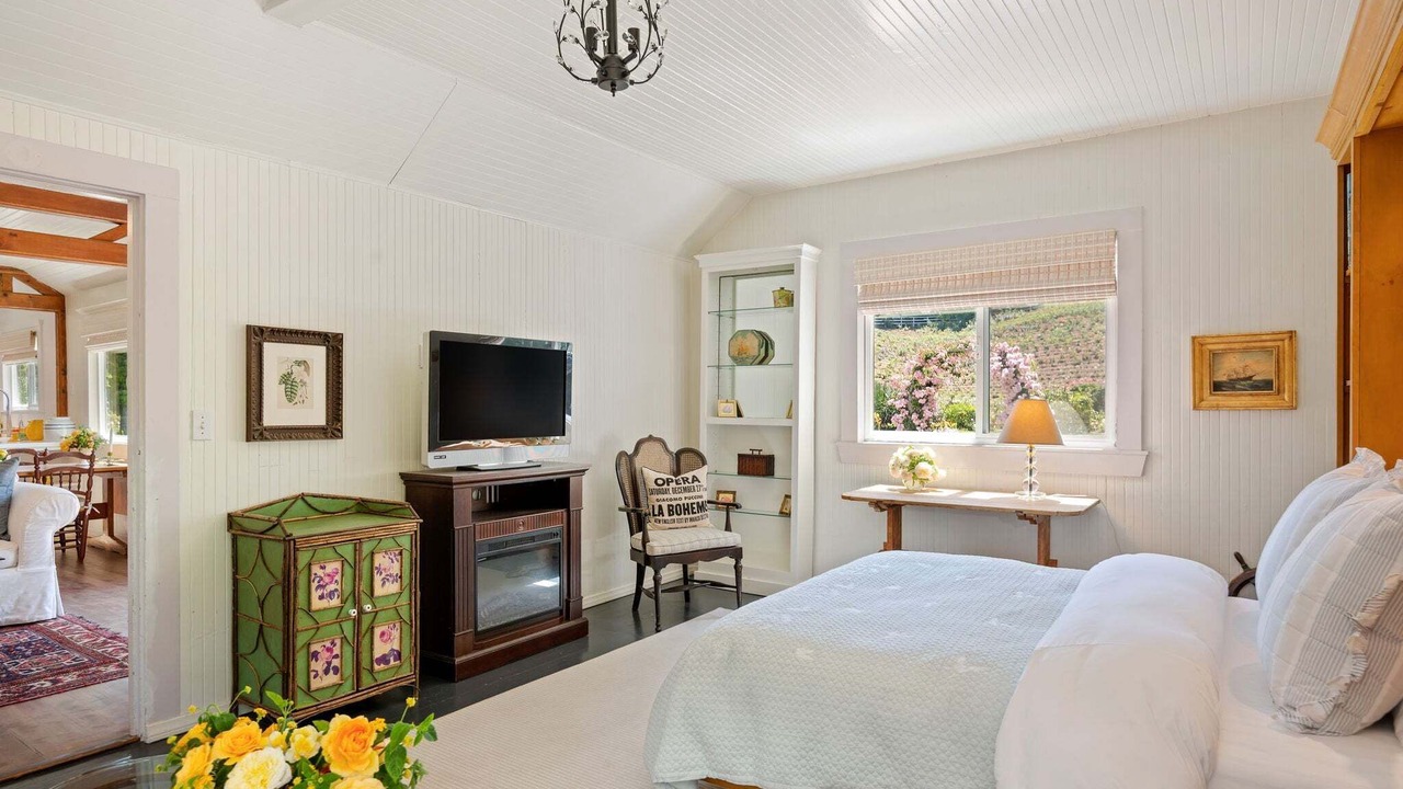 Photo of Bedroom in Carpinteria