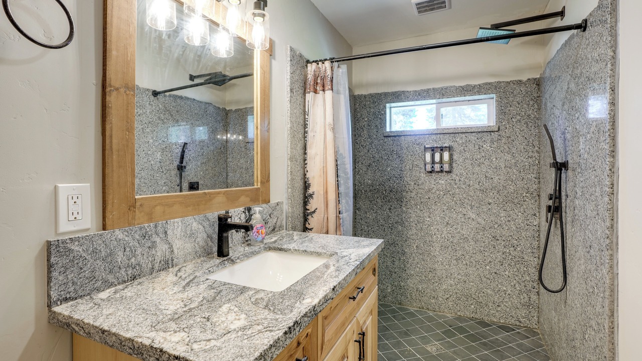 Photo of Bathroom in Echo Lake