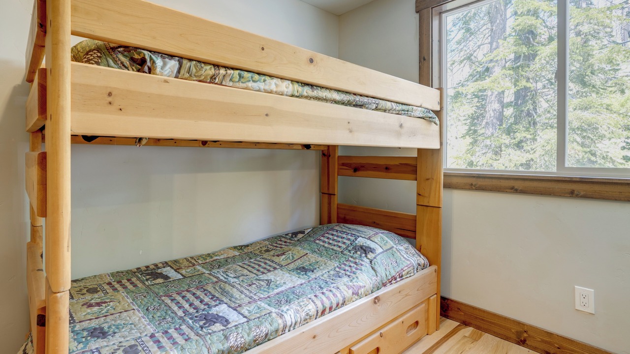 Photo of Bedroom in Echo Lake