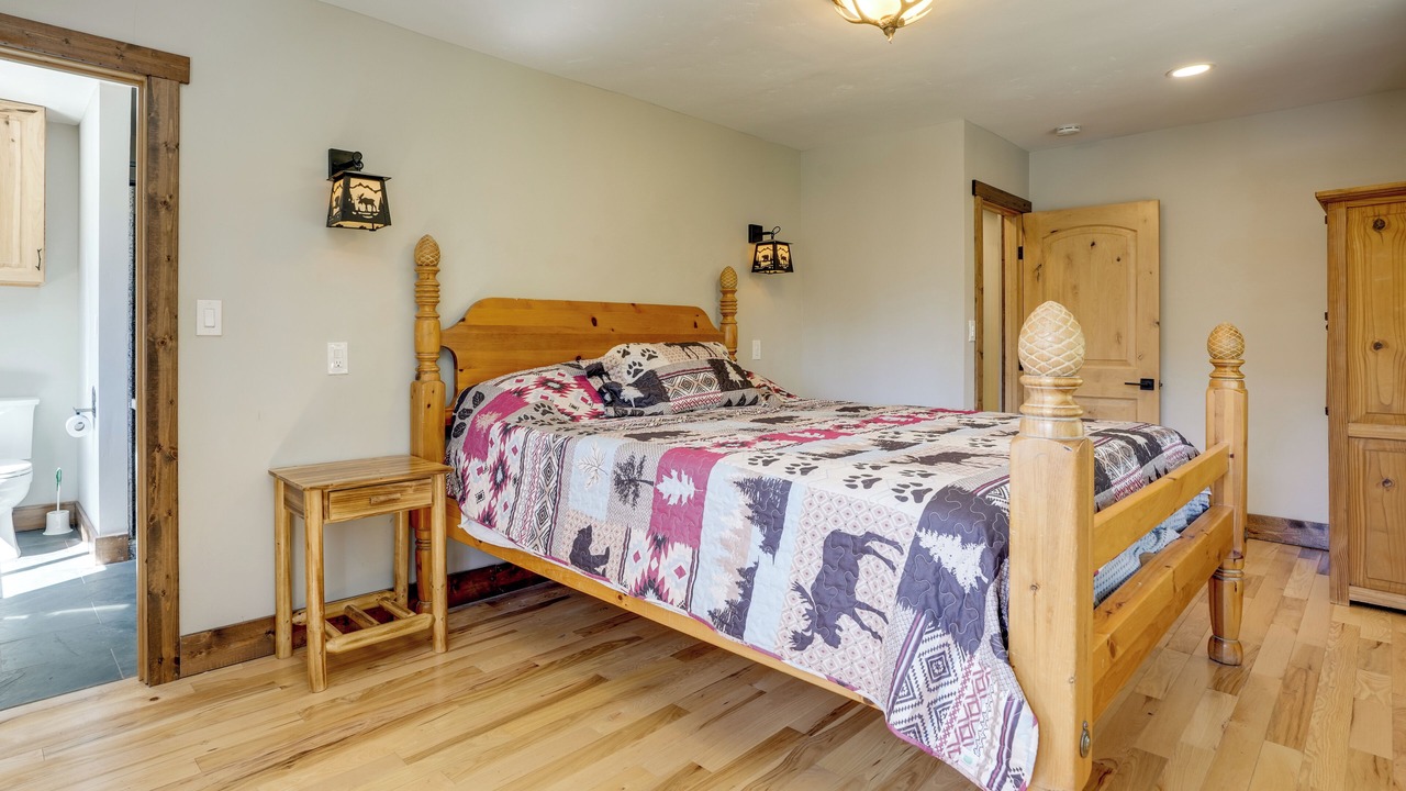 Photo of Bedroom in Echo Lake