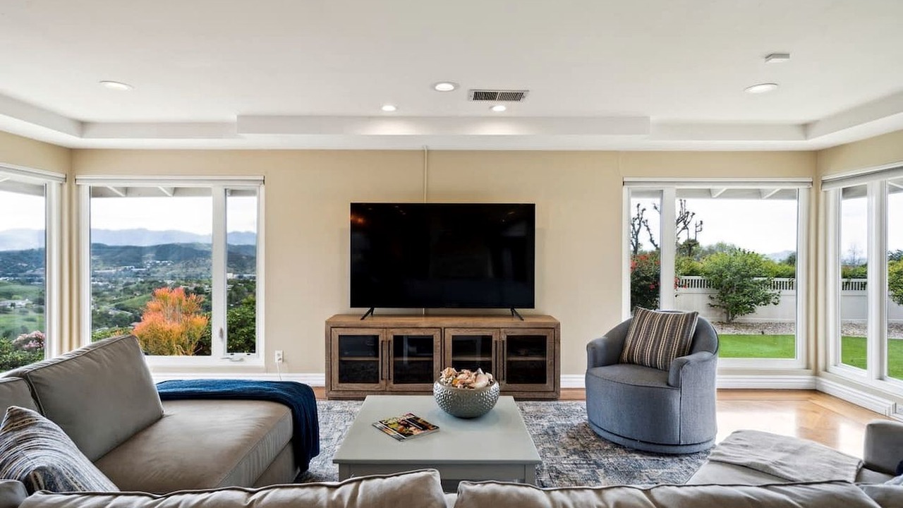 Photo of Livingroom in Thousand Oaks
