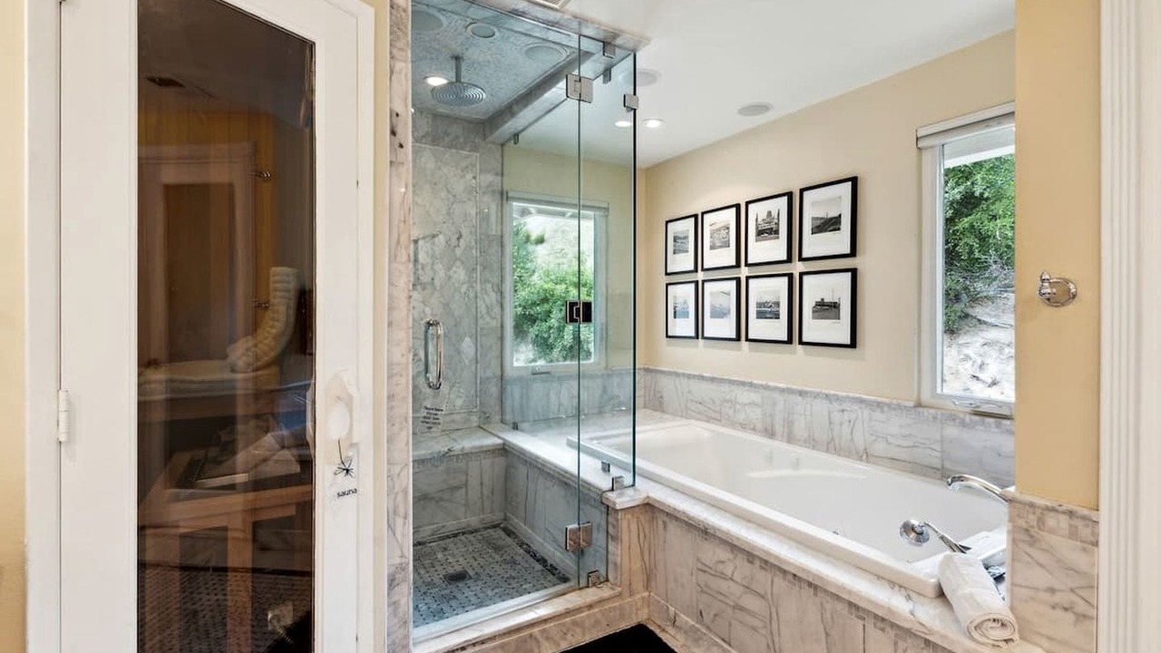 Photo of Bathroom in Thousand Oaks