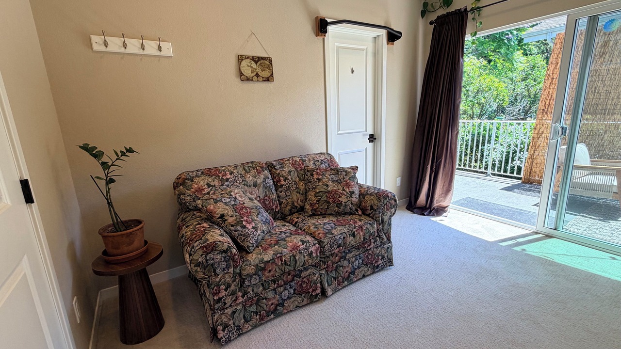 Photo of Livingroom in Alta Mesa