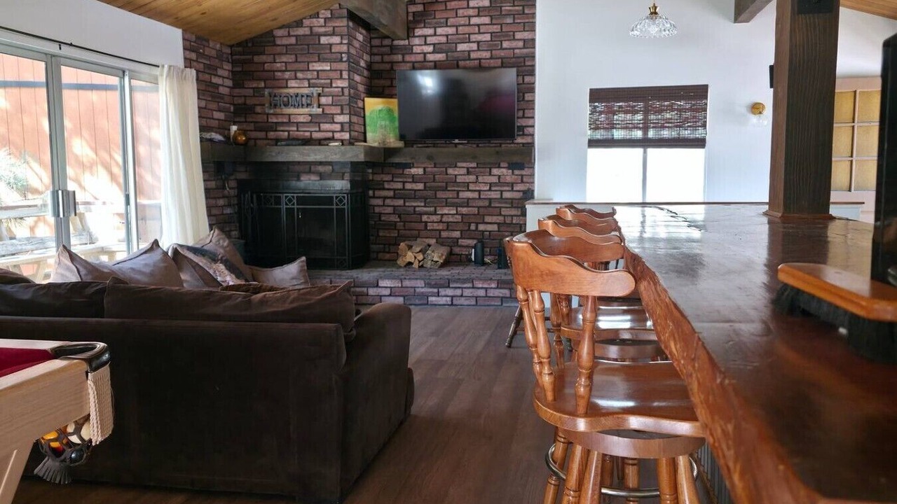Photo of Livingroom in Summit Estates