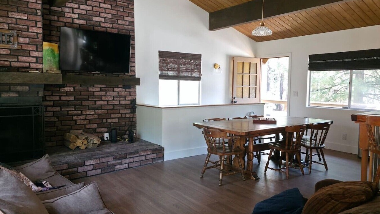 Photo of Livingroom in Summit Estates