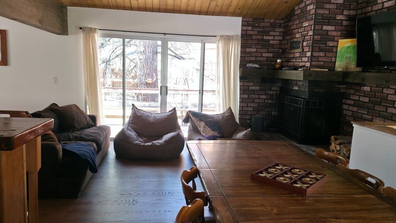 Photo of Livingroom in Summit Estates