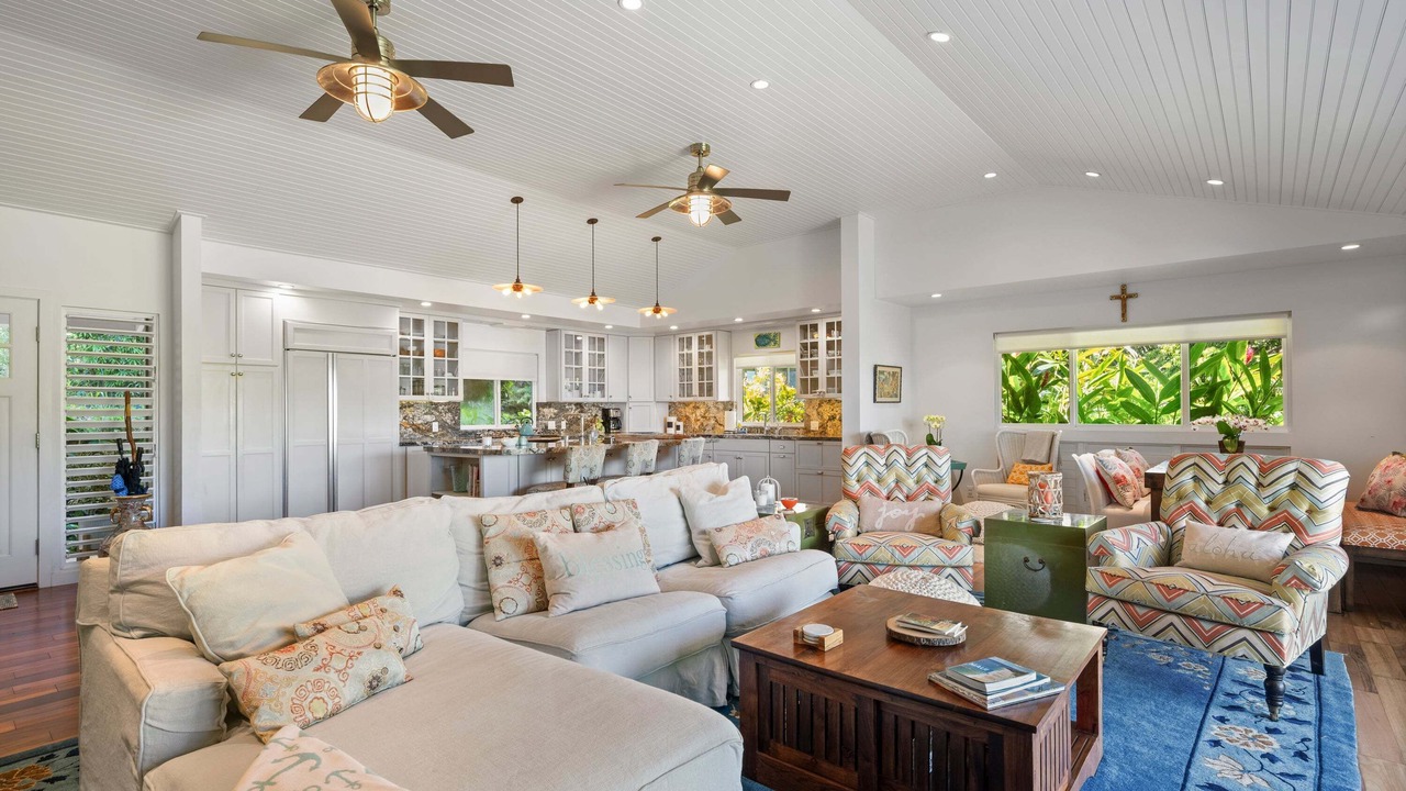 Photo of Livingroom in Kahana