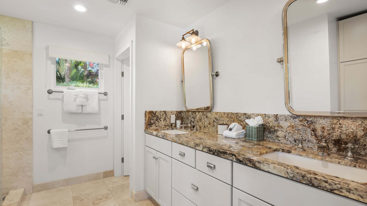 Photo of Bathroom in Kahana