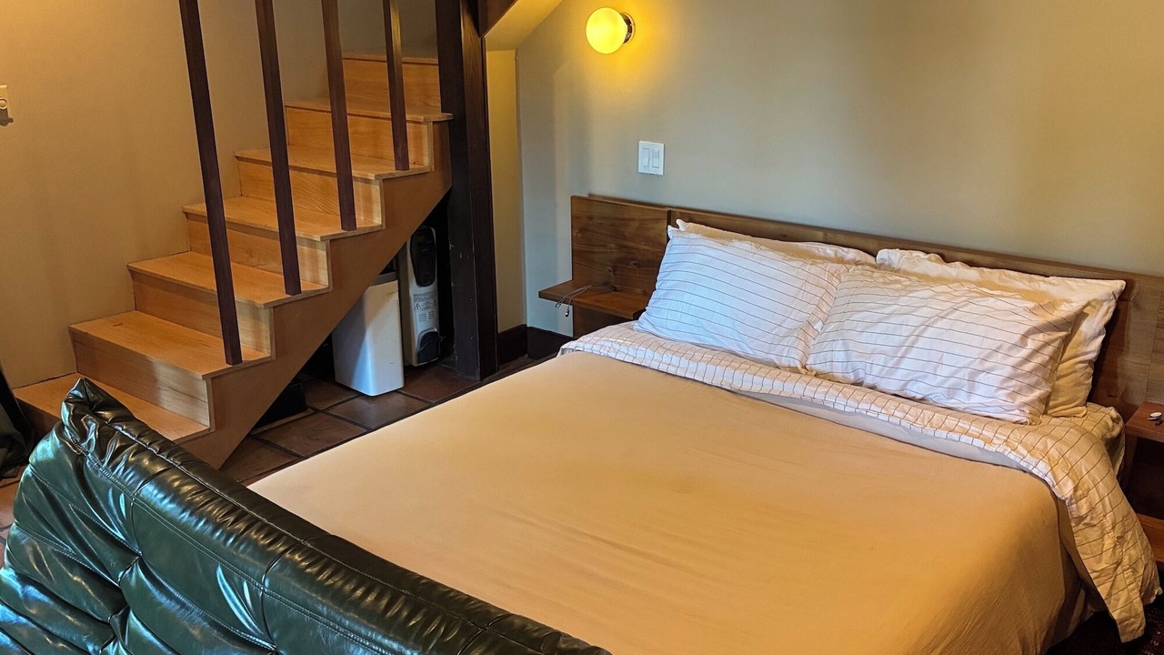 Photo of Bedroom in Hollywood Heights