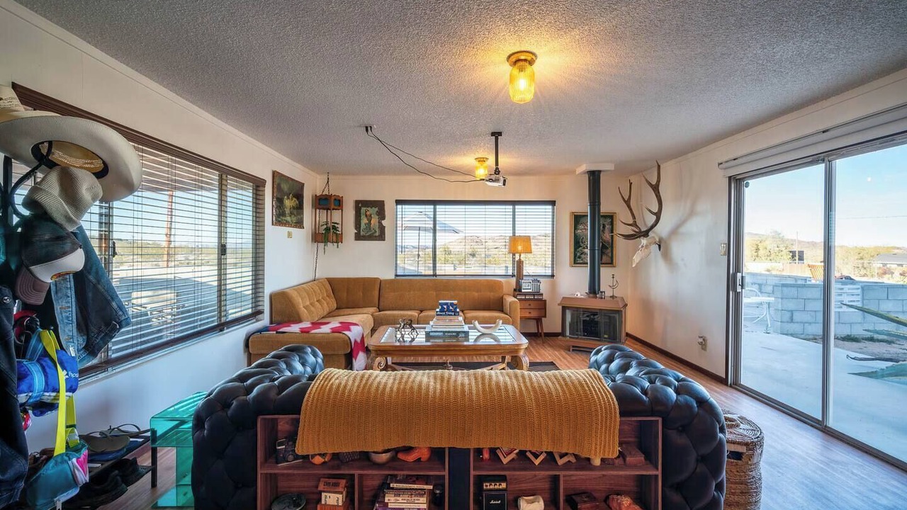 Photo of Livingroom in Landers