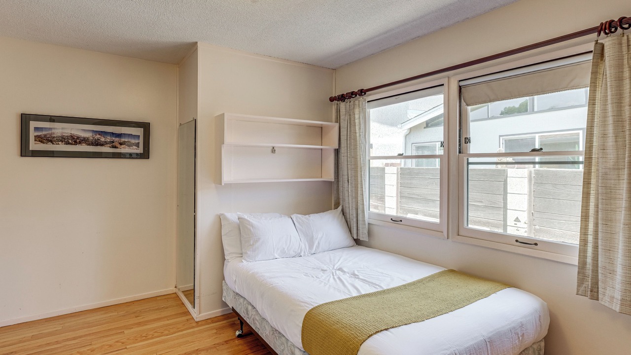 Photo of Bedroom in Allied Gardens