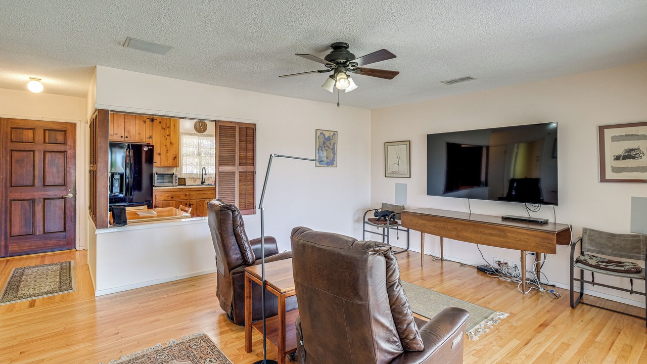 Photo of Livingroom in Allied Gardens