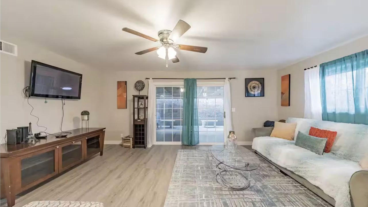 Photo of Livingroom in Canyon Country