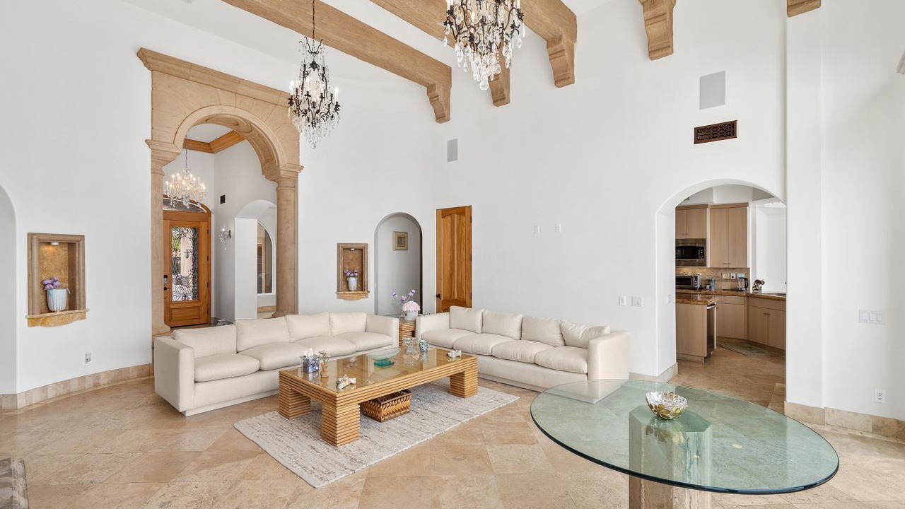 Photo of Livingroom in Western Malibu
