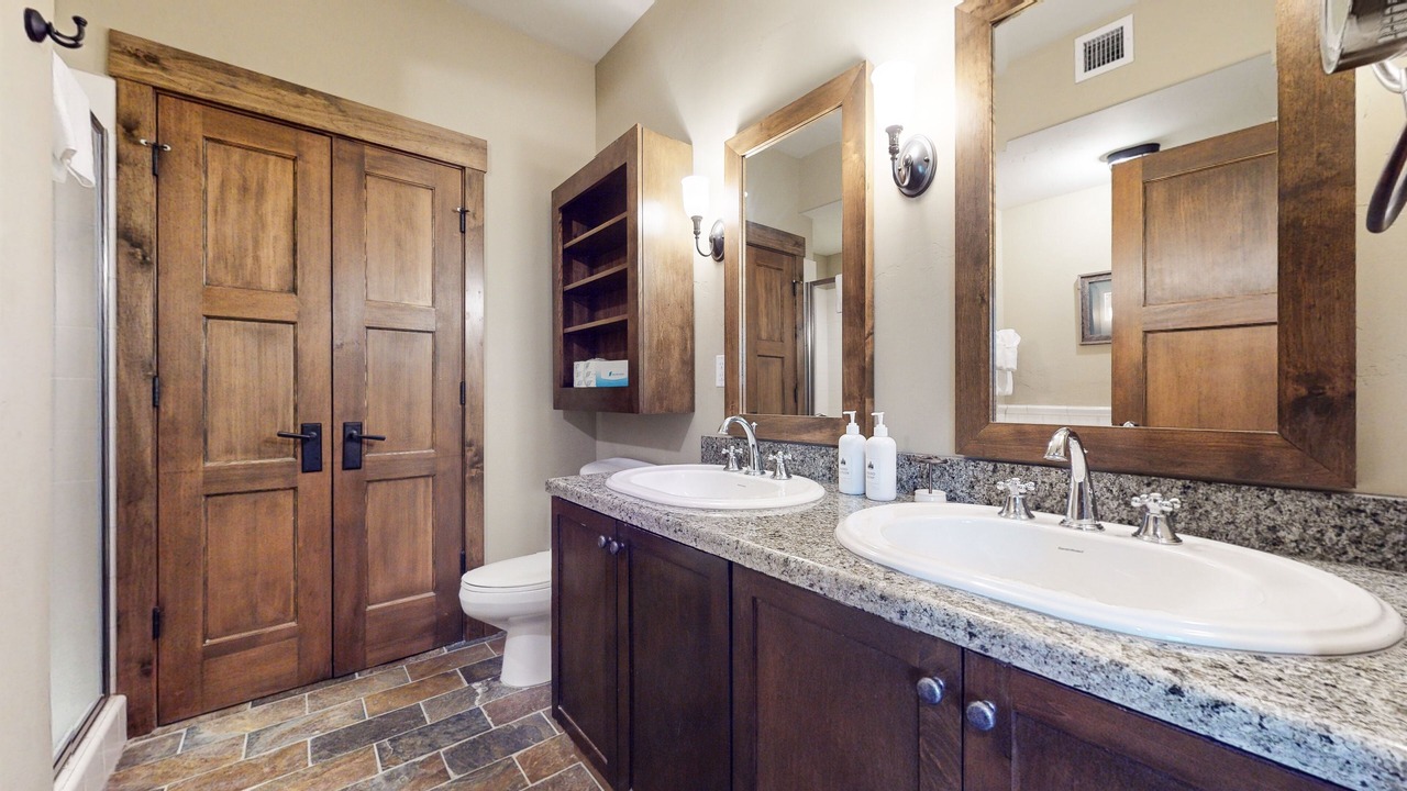 Photo of Bathroom in Woodwinds
