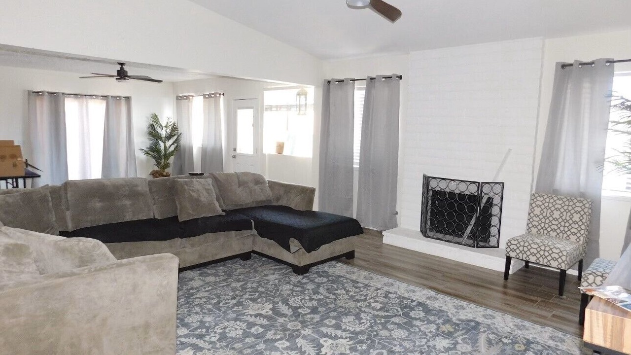 Photo of Livingroom in Sunrise Manor