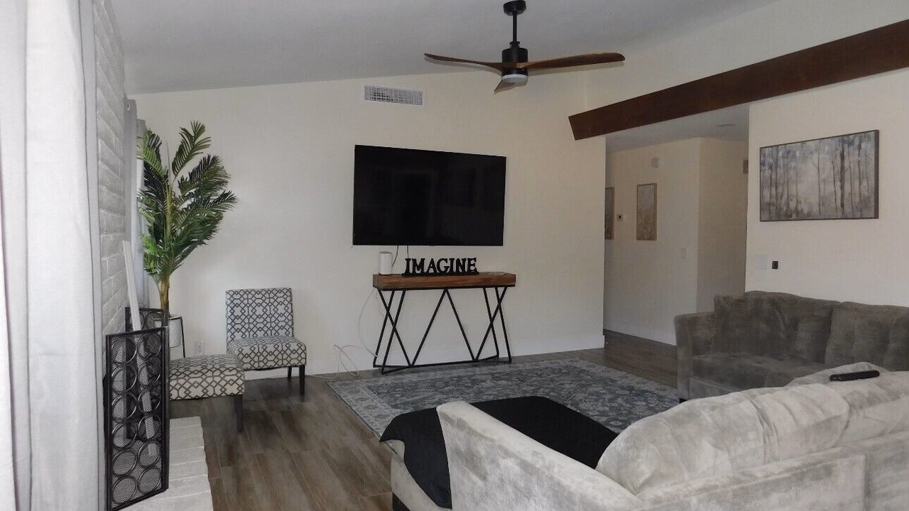 Photo of Livingroom in Sunrise Manor