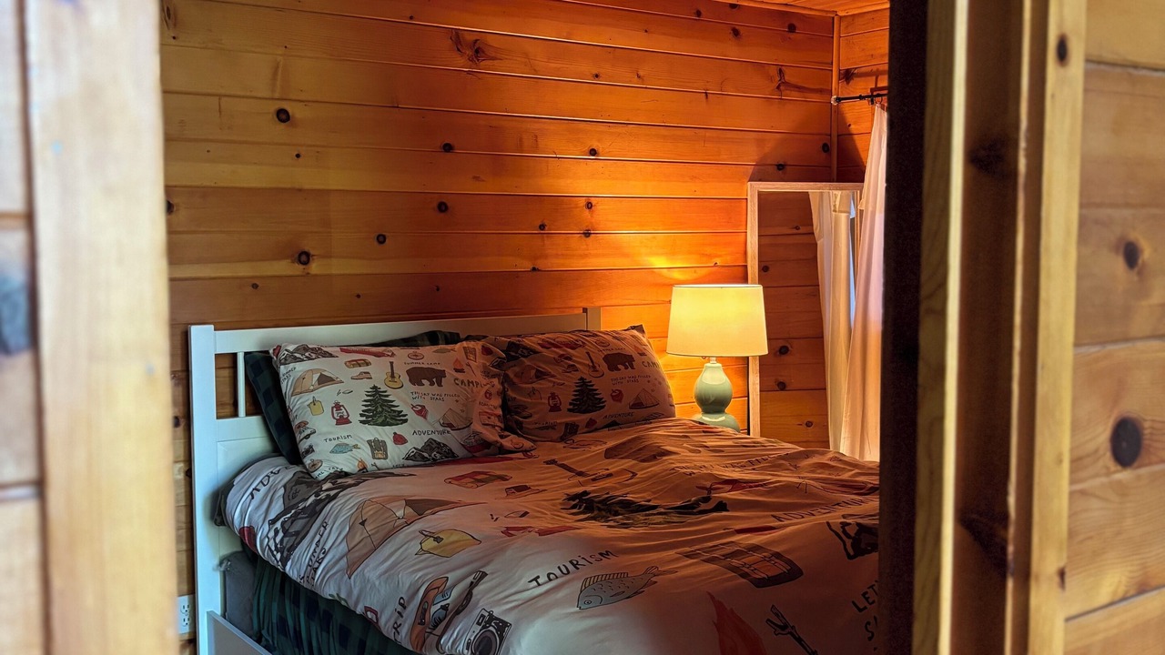 Photo of Bedroom in California Hot Springs