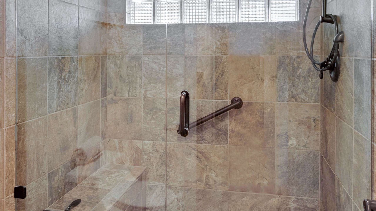 Photo of Bathroom in Racquet Club South