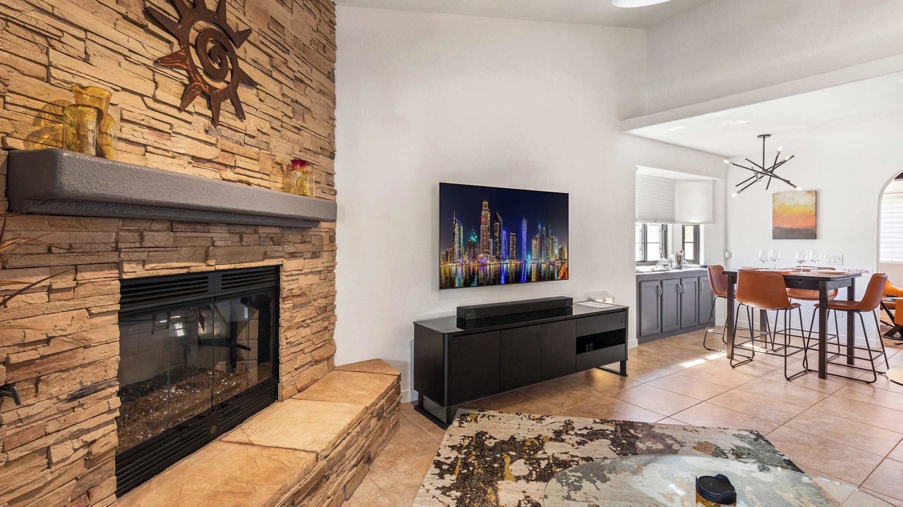 Photo of Livingroom in Racquet Club South