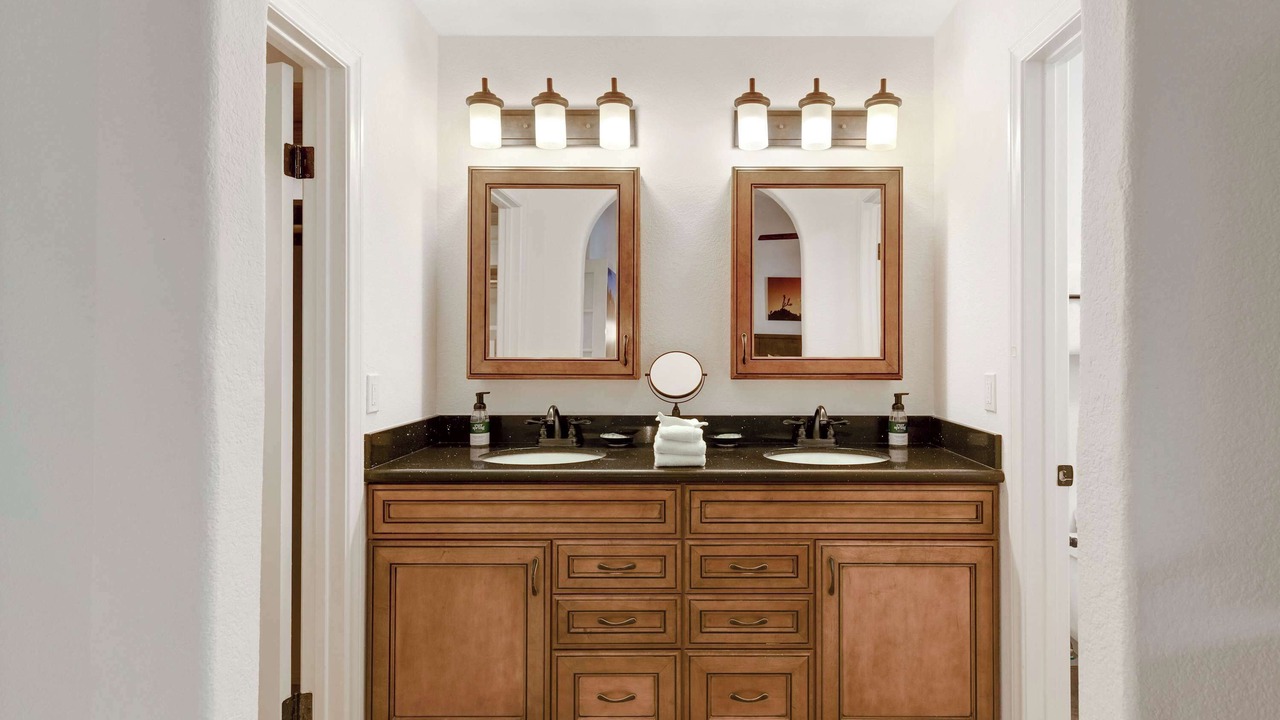 Photo of Bathroom in Racquet Club South