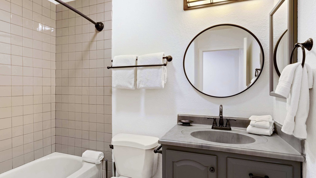 Photo of Bathroom in Racquet Club South
