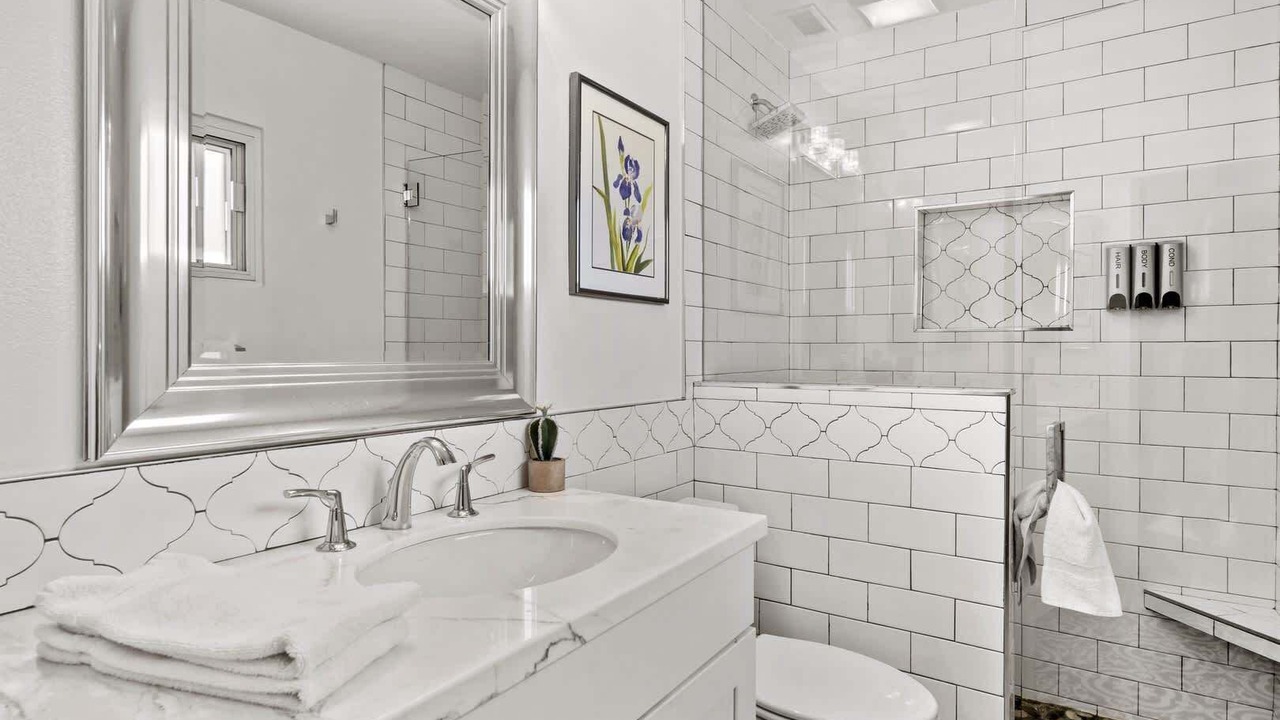 Photo of Bathroom in Racquet Club South