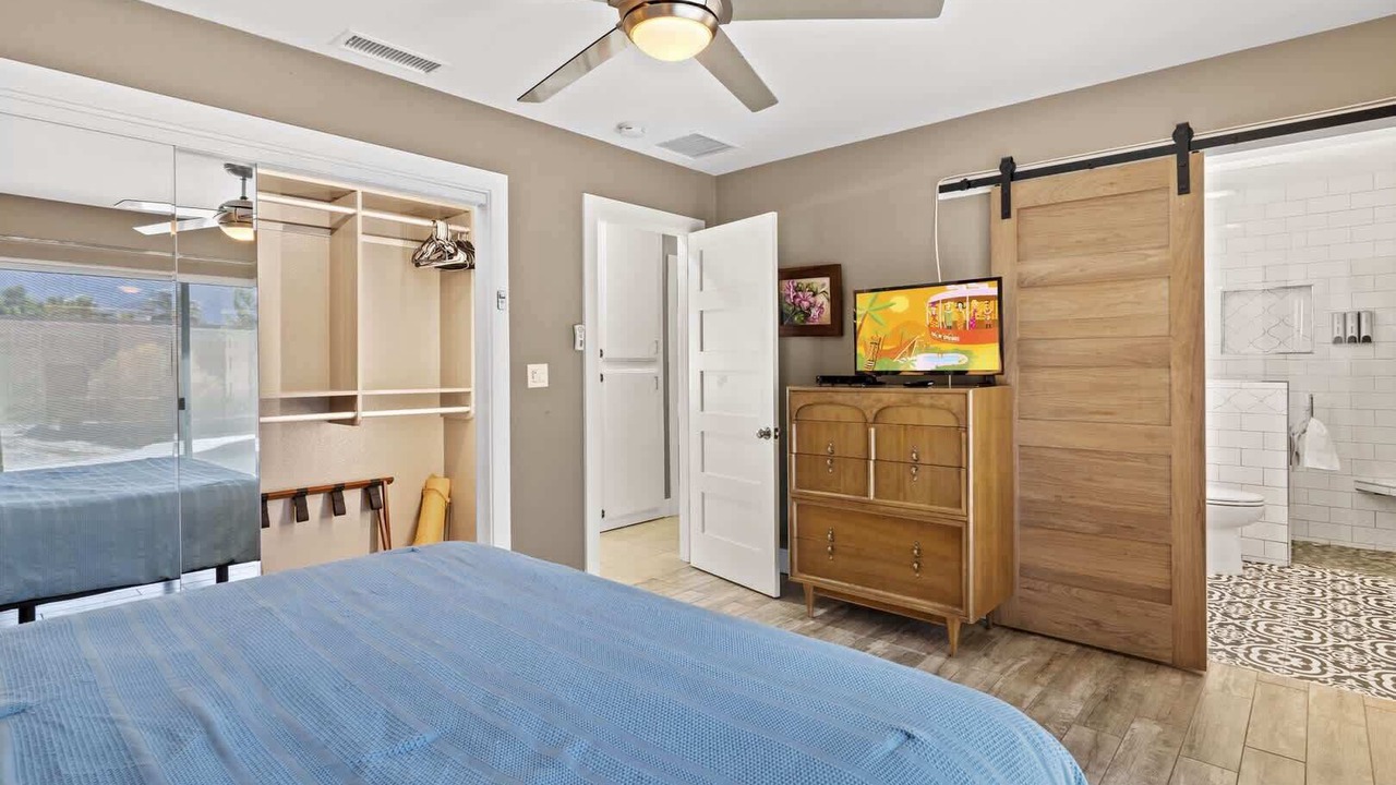 Photo of Bedroom in Racquet Club South
