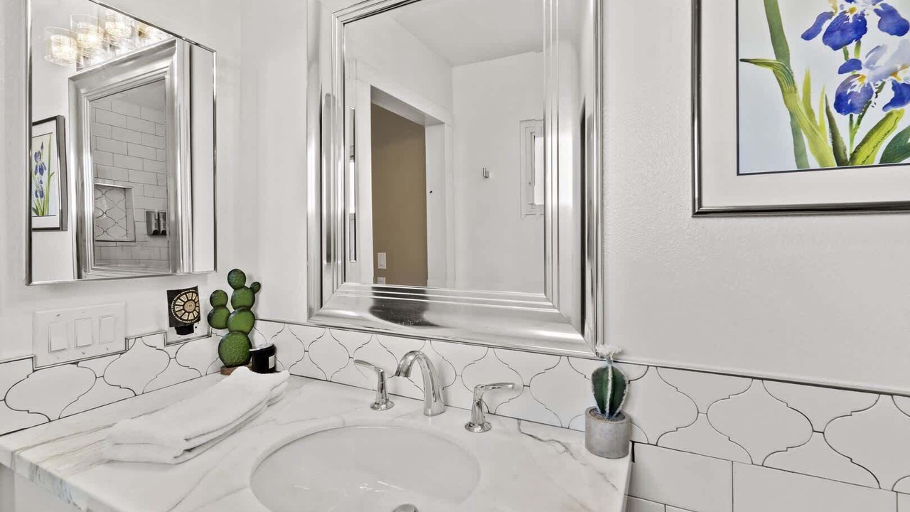 Photo of Bathroom in Racquet Club South