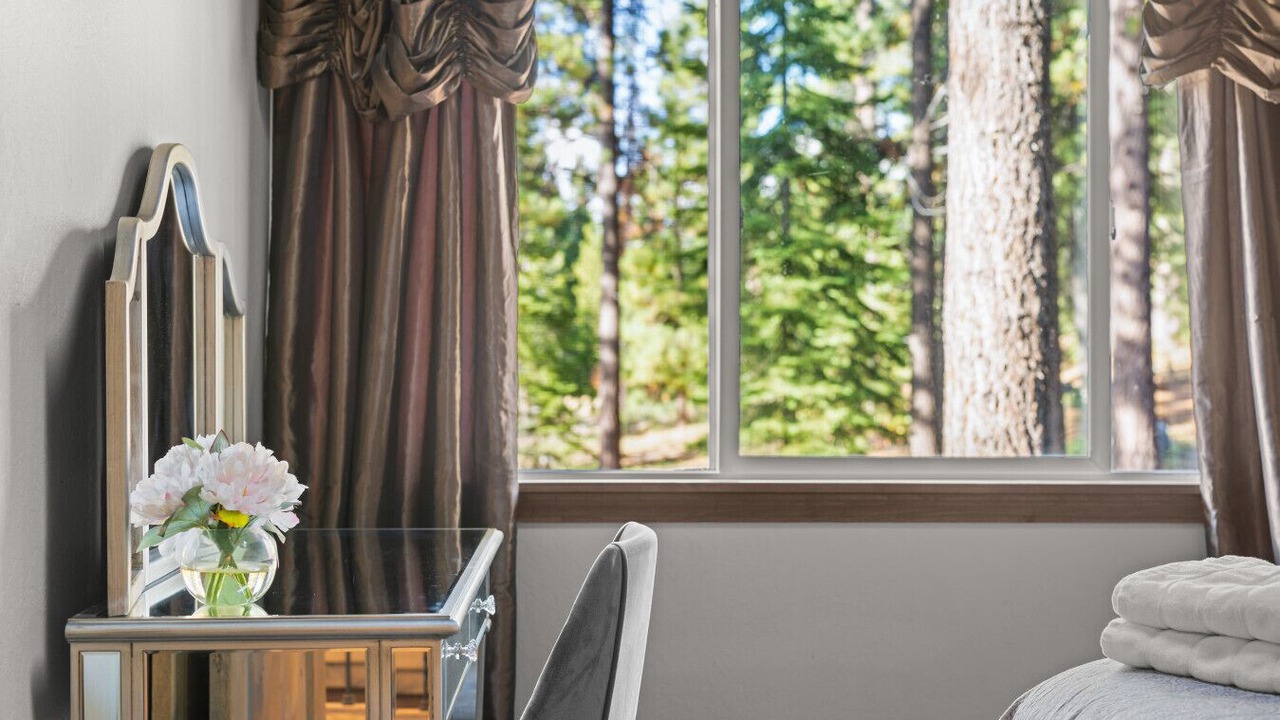 Photo of Bedroom in Country Club Estates