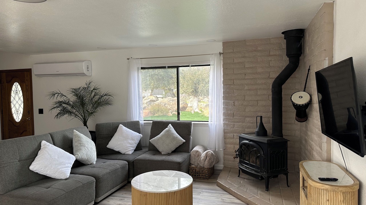 Photo of Livingroom in Springville