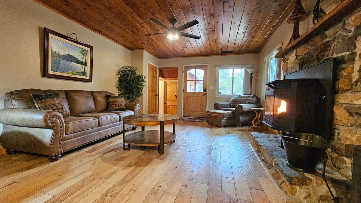 Photo of Livingroom in Bass Lake