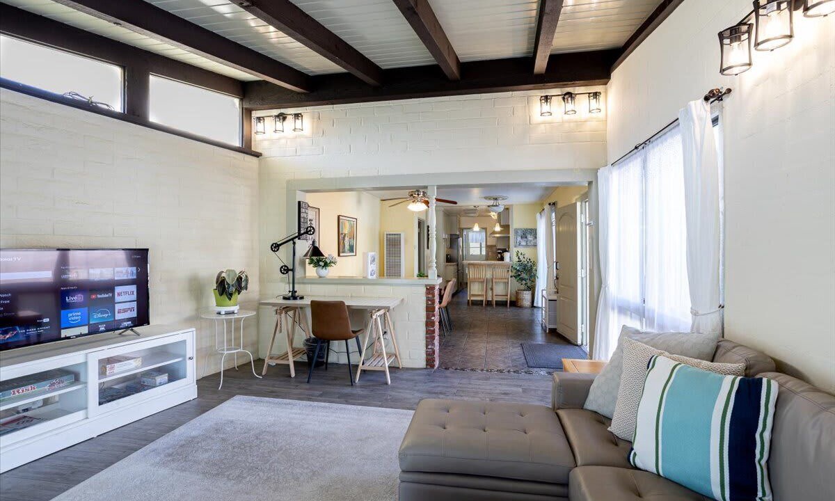 Photo of Livingroom in Downtown