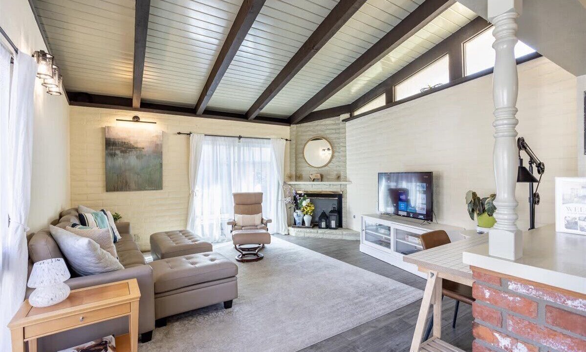 Photo of Livingroom in Downtown