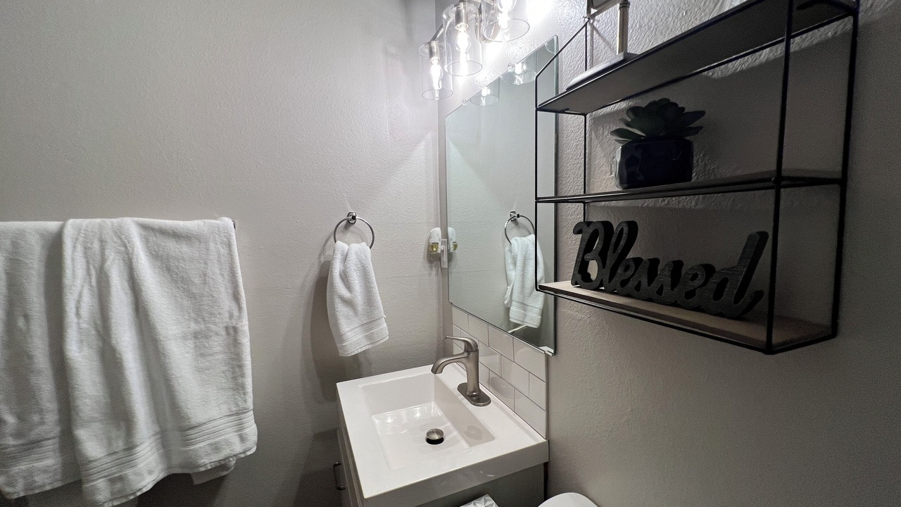 Photo of Bathroom in Hanford
