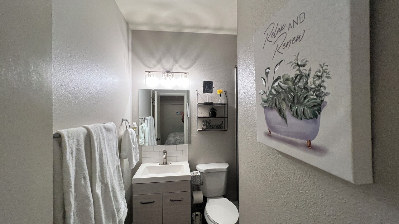 Photo of Bathroom in Hanford