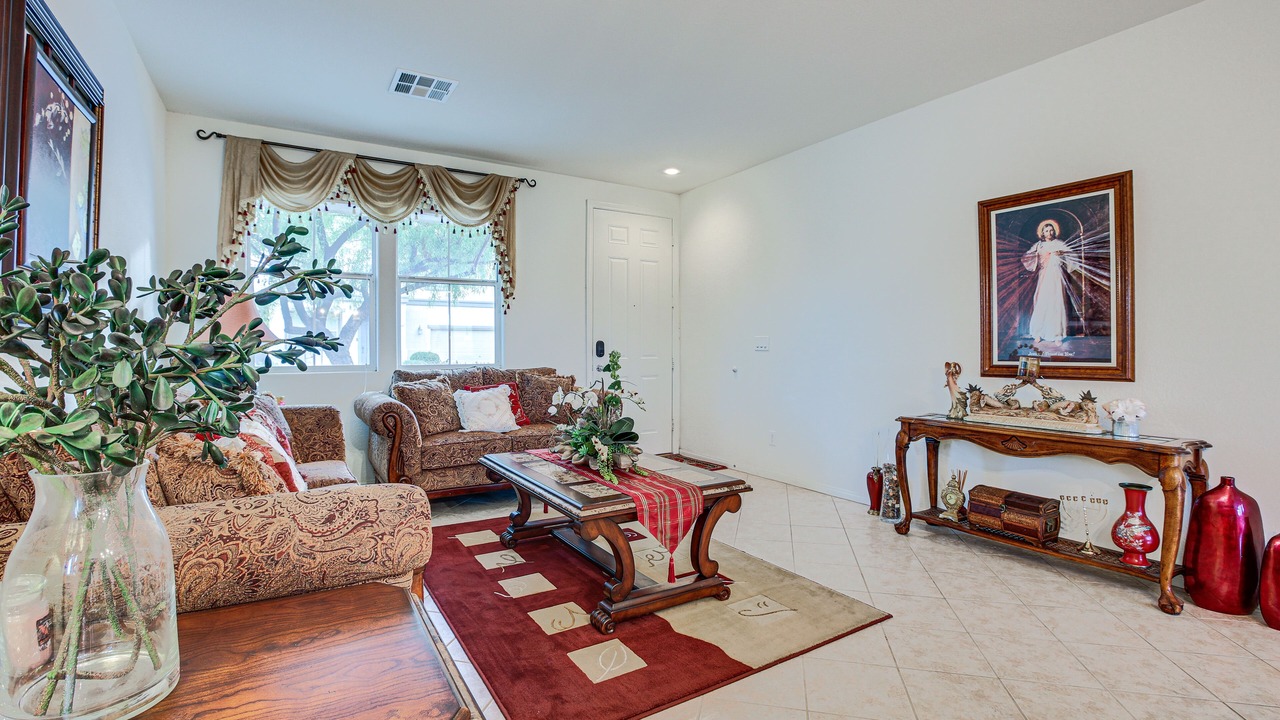 Photo of Livingroom in Spring Valley