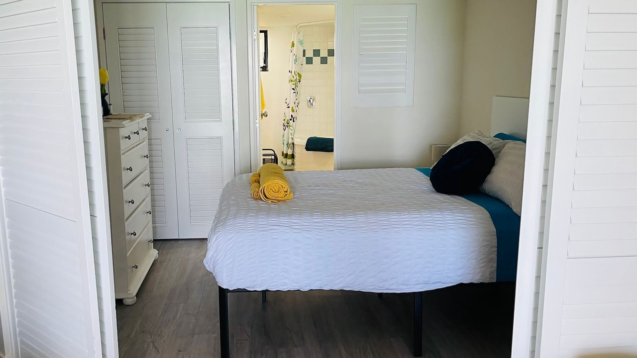 Photo of Bedroom in Golden Beach
