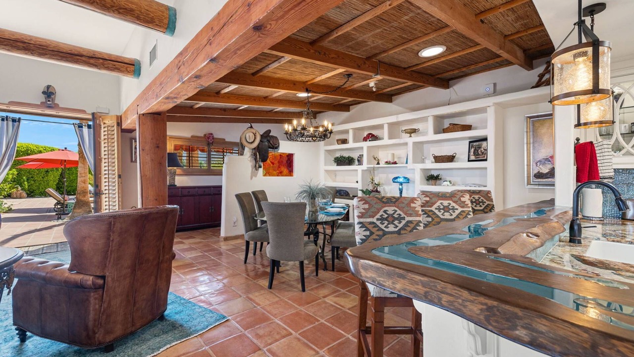 Photo of Livingroom in Palm Desert