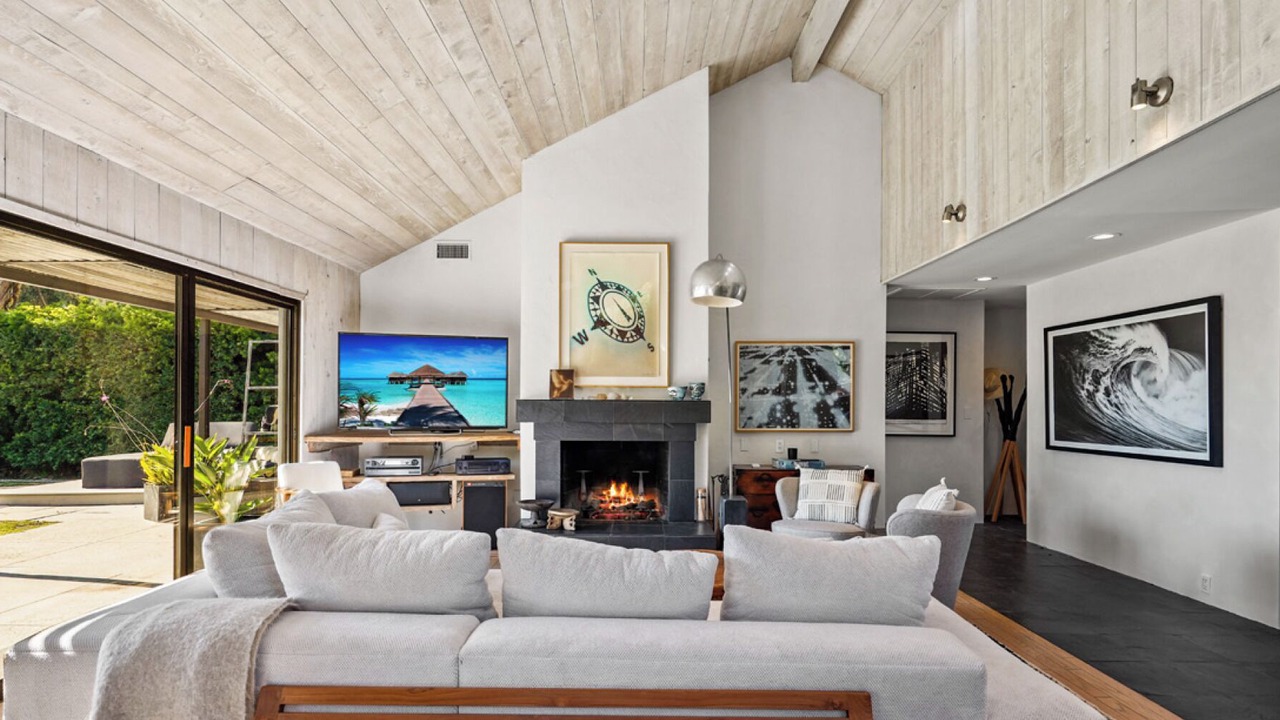 Photo of Livingroom in Central Malibu