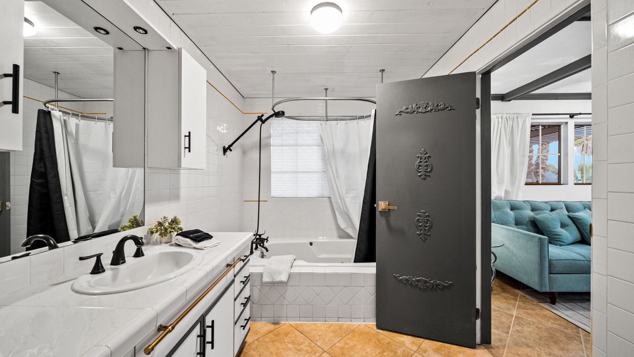 Photo of Bathroom in Racquet Club South