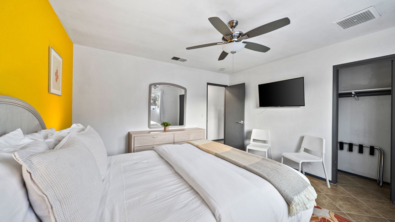 Photo of Bedroom in Racquet Club South