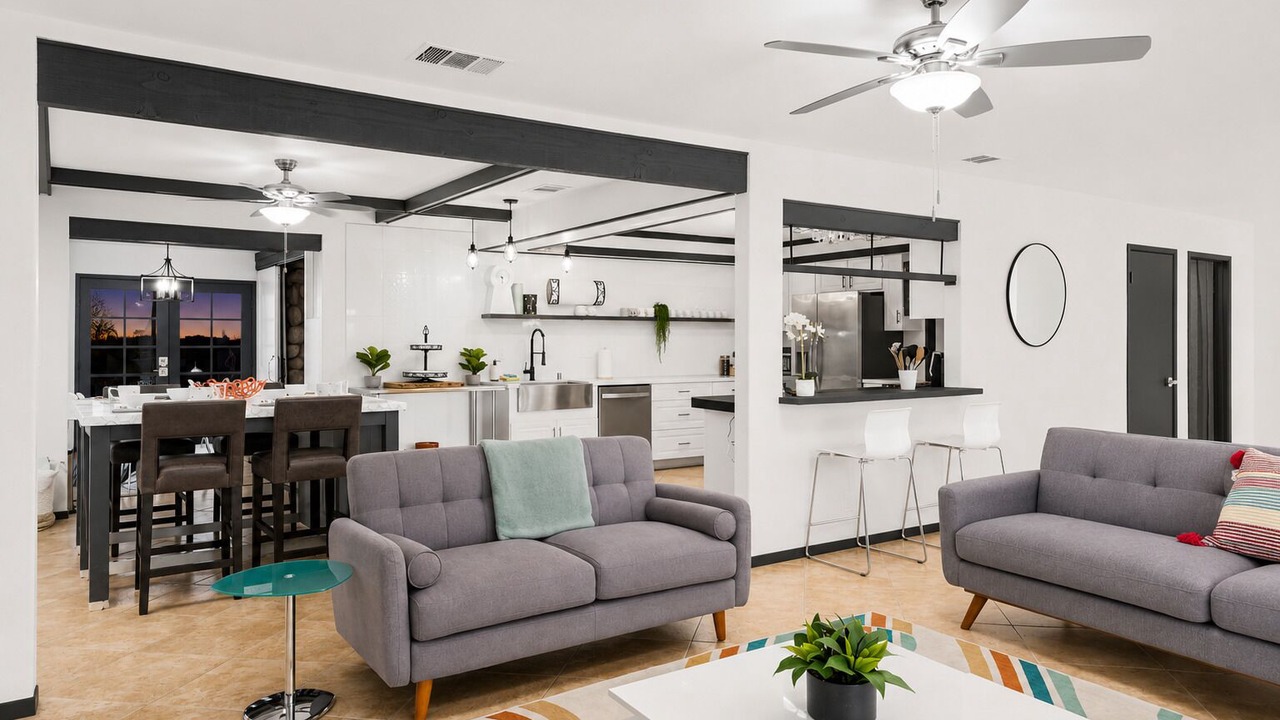 Photo of Livingroom in Racquet Club South
