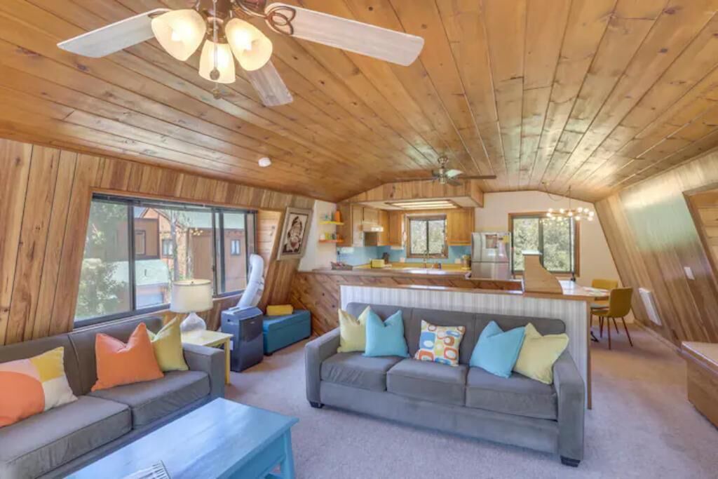 Photo of Livingroom in Pine Mountain Club
