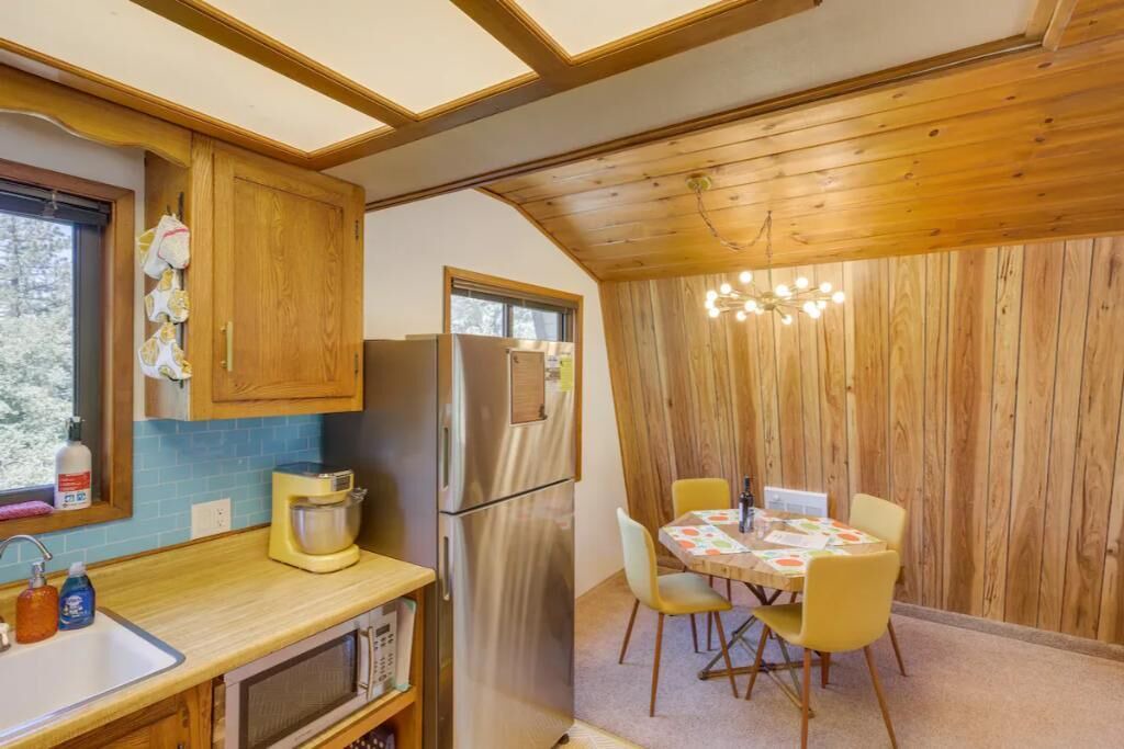 Photo of Kitchen in Pine Mountain Club