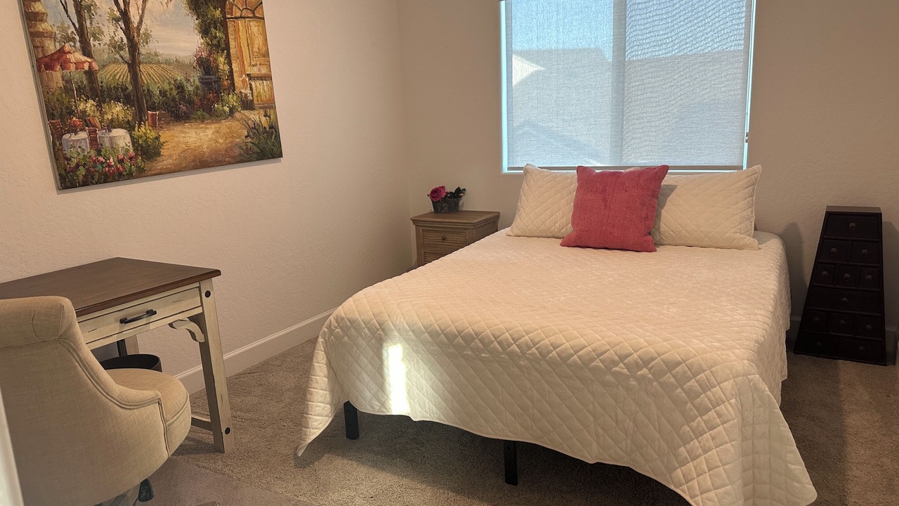 Photo of Bedroom in Raisin