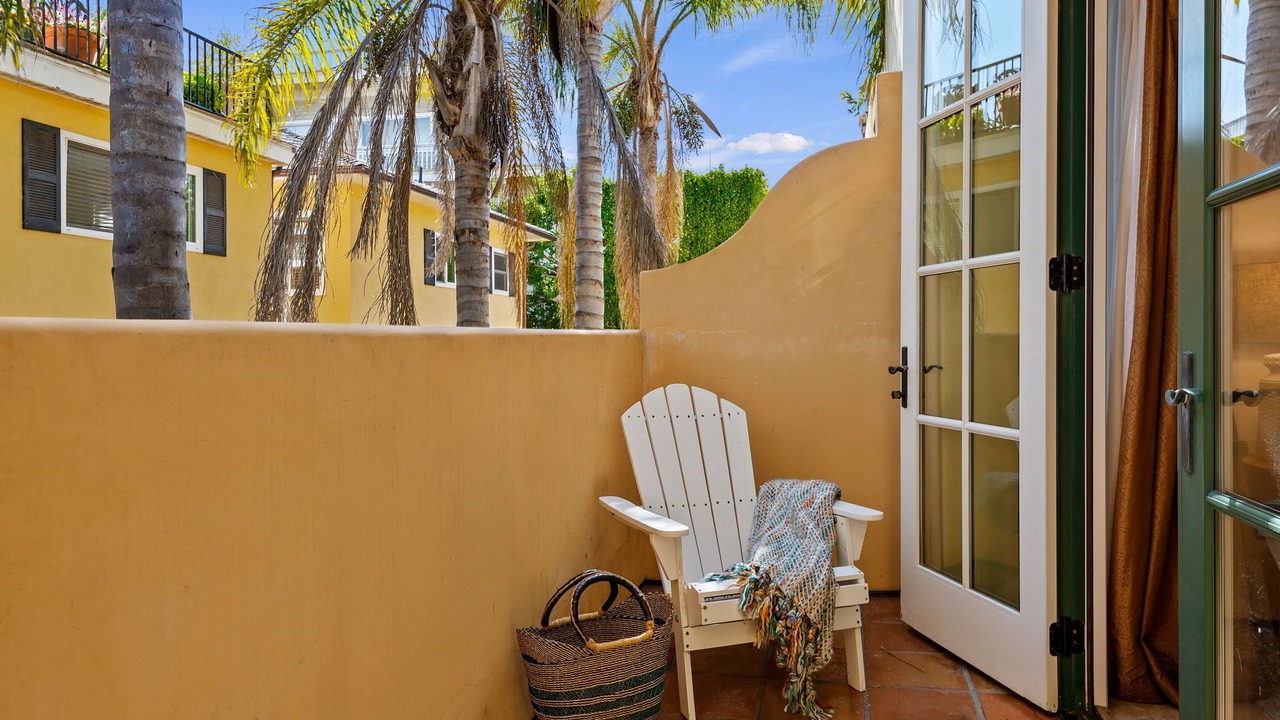 Photo of Patio Balcony in West Beach