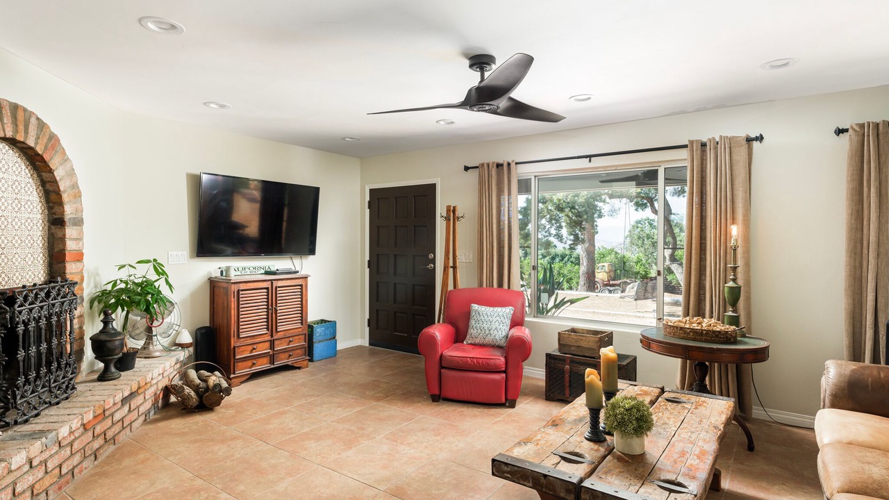 Photo of Livingroom in Ramona